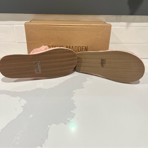 Steve Madden Ability Pink Faux Fur Gold Buckle Slip On Slide Slipper NWB - Picture 9 of 11